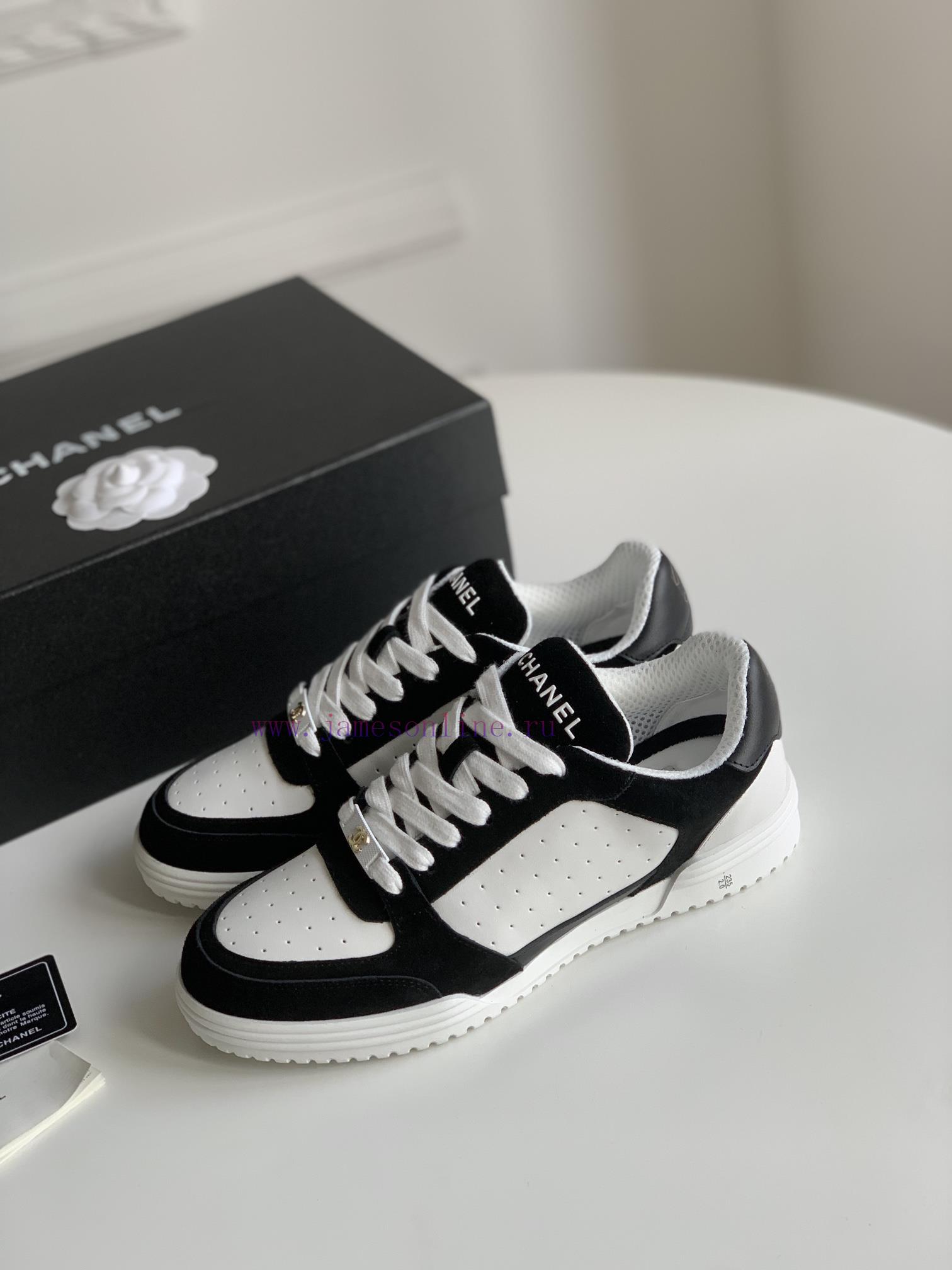 Chanel 24 Early Spring New Panda Board Shoes Full Leather SeriesChanel's new panda sneakers mv6sz1vc - Image 3
