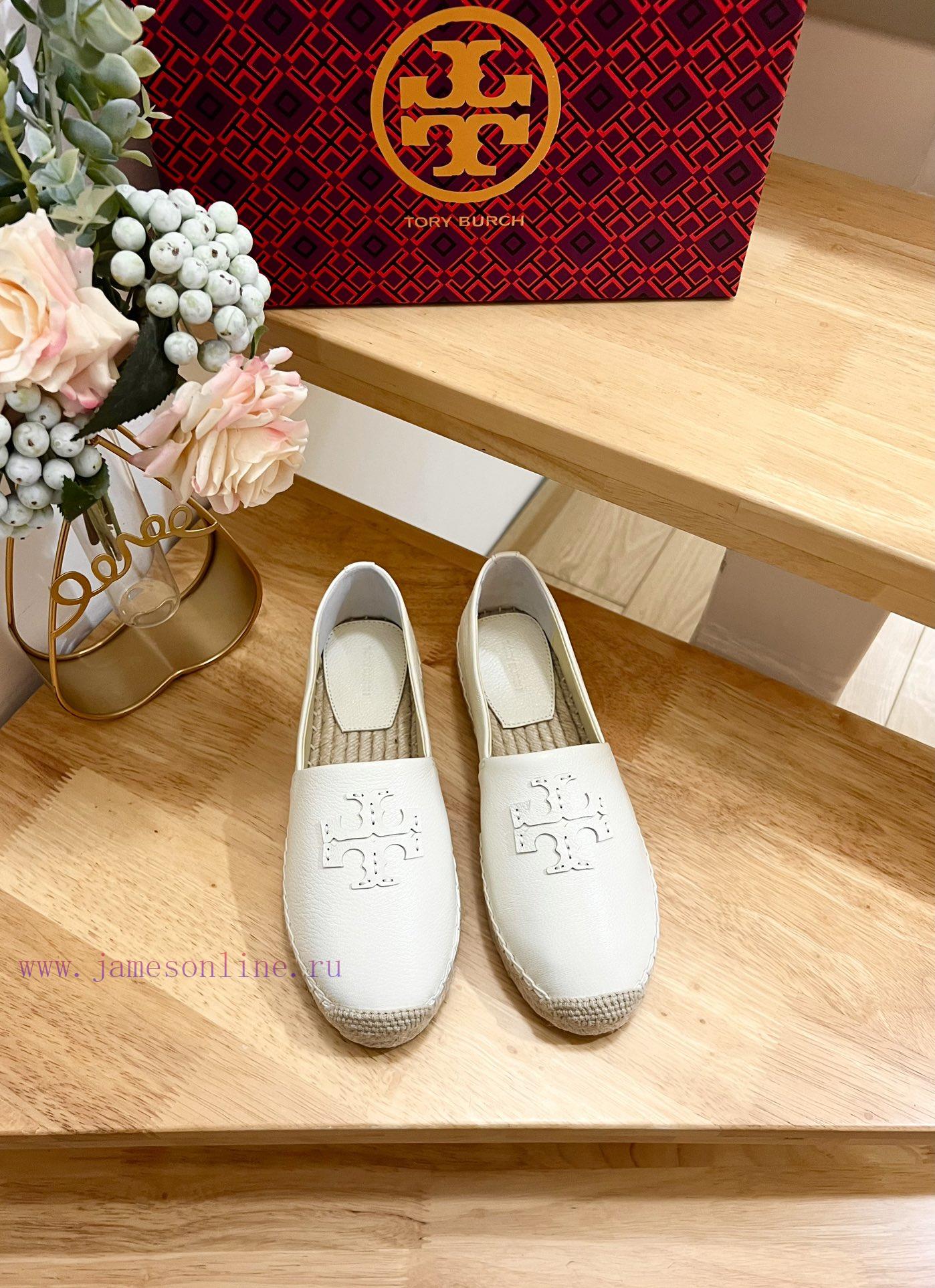 Tory Burch's iconic double T fisherman shoes are refreshed in large proportions with the new7oh0z205 - Image 2