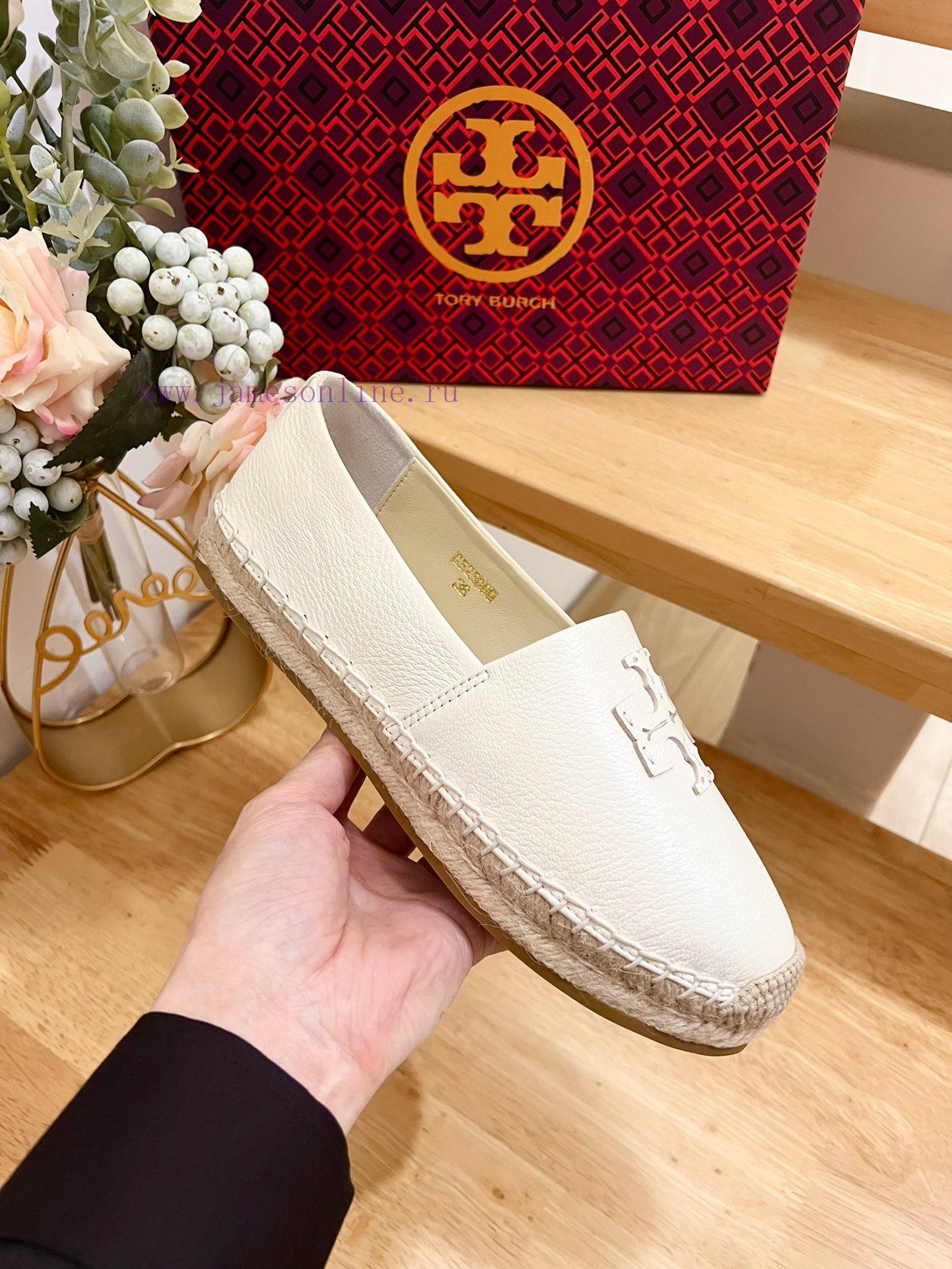Tory Burch's iconic double T fisherman shoes are refreshed in large proportions with the new7oh0z205 - Image 7