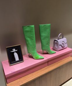 The mostBettina Vermillon from Italian fashion niche brandParis Head Store Tour | | | A nichmd570mhx