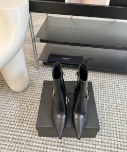 24 New Short Boots: The pointed toe and slim heel complement each other, adding to the tempepmbg6kby