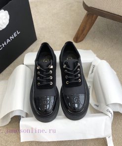 Chanel autumn and winter new lace up panda color retro loafers/Martin boots full of texturePvz26f7ii