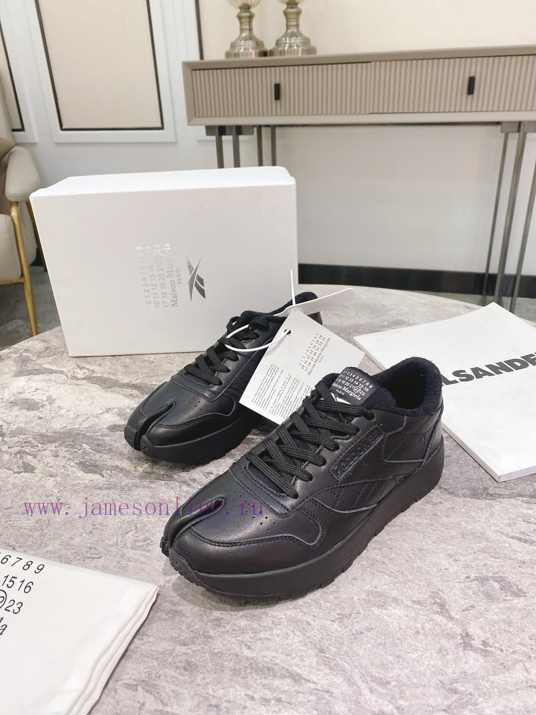 Top tierPaired with socks, Maison Mar * giela Reebok collaborates on the MM6 split toe shoesg9fh2ke0 - Image 3
