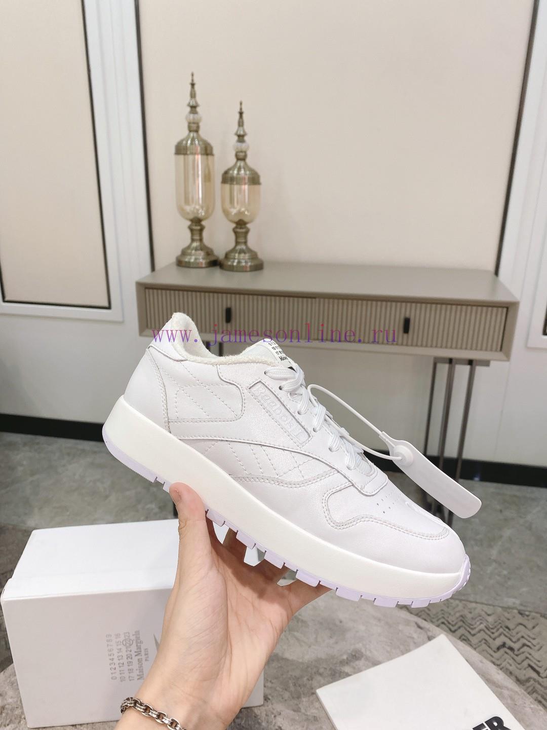 Top tierPaired with socks, Maison Mar * giela Reebok collaborates on the MM6 split toe shoesx4eq25xu - Image 2