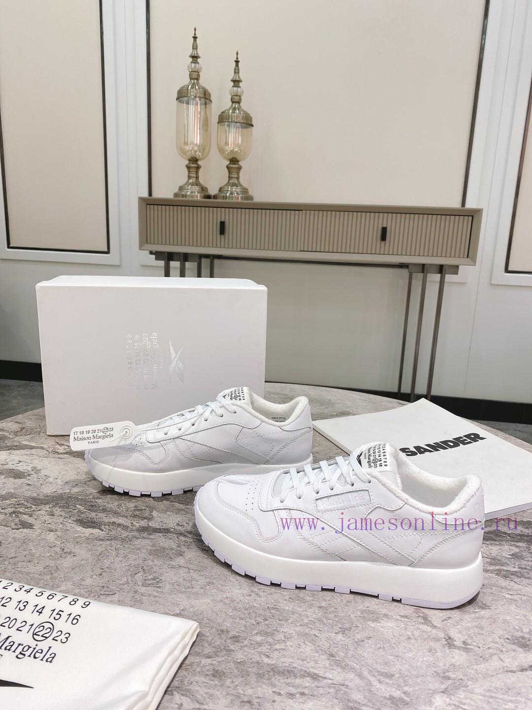 Top tierPaired with socks, Maison Mar * giela Reebok collaborates on the MM6 split toe shoesx4eq25xu - Image 4