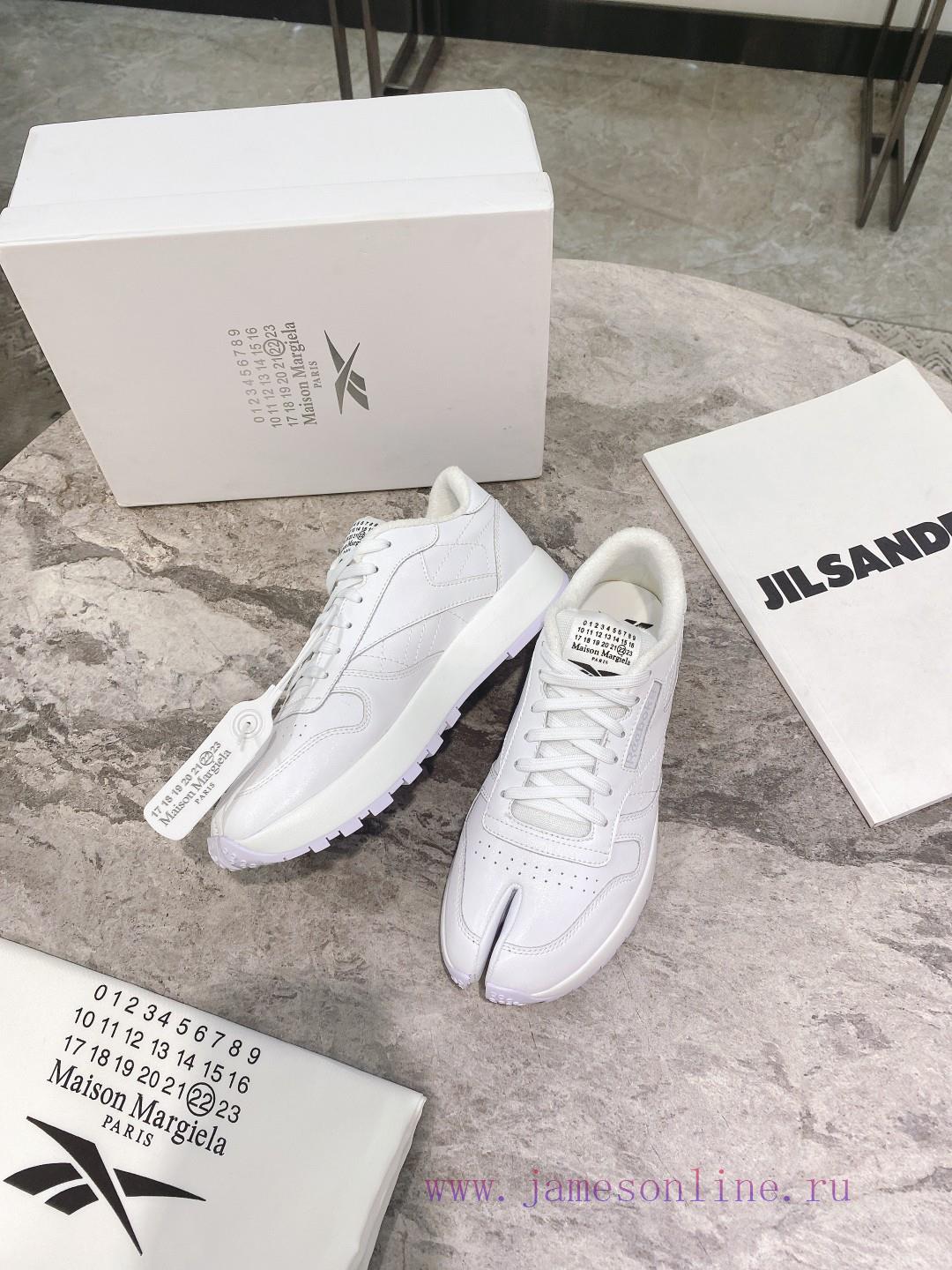 Top tierPaired with socks, Maison Mar * giela Reebok collaborates on the MM6 split toe shoesx4eq25xu - Image 5