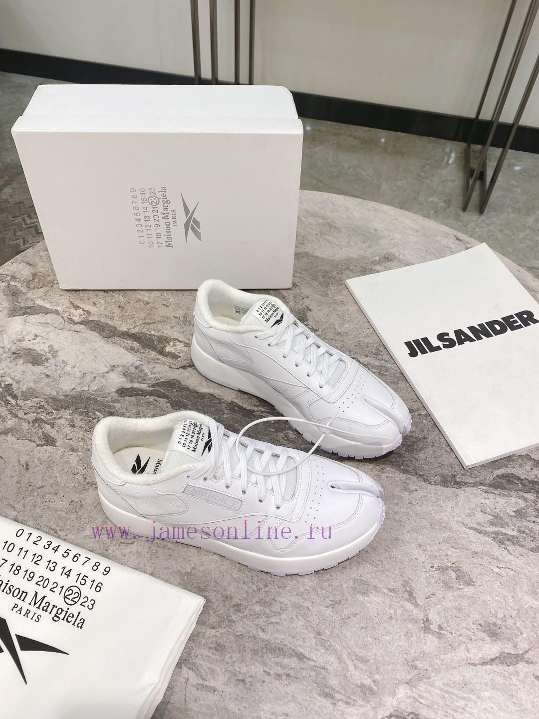 Top tierPaired with socks, Maison Mar * giela Reebok collaborates on the MM6 split toe shoesx4eq25xu - Image 6