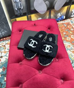 ️  𝐂𝐇𝐀𝐍𝐄𝐋 23 Autumn/Winter New Style Hairy One Word Drag Wearing Style This one word drag iszdm8brnb