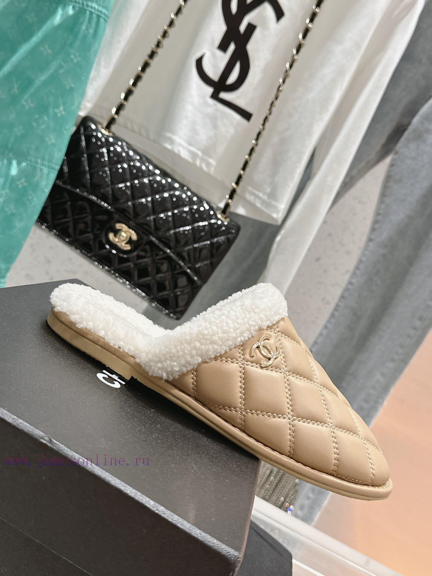 Chanel Baotou Teddy Hairy SlippersEvery autumn and winter, fur slippers are an essential ite4j1frvpx - Image 2
