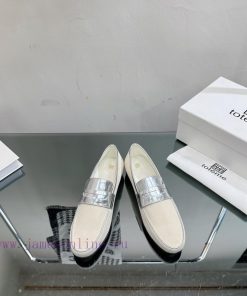 TOTEM's niche brand has launched a new round toe loafers series———————————The simple color s99i26ub2