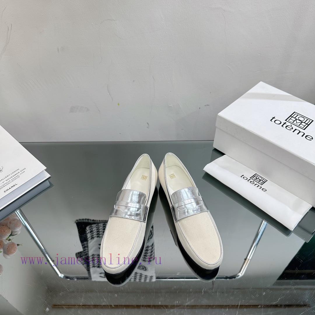 TOTEM's niche brand has launched a new round toe loafers series———————————The simple color s99i26ub2