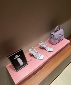 The mostALA ࠖ A | HIGH LOVE High HeelsALAÏA | HIGH LOVEThe pair of high heels that every onl05ydzdaq