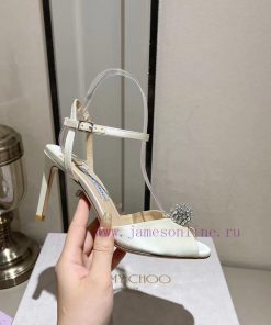 Jimmy Coo is a simple, elegant, and fashionable pair of sandalsOne button high-heeled sandalm9eh5d5l