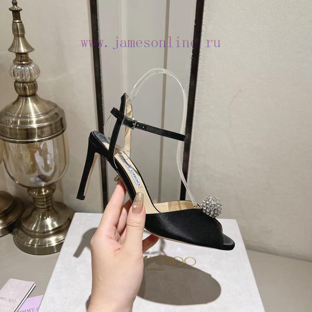 Jimmy Coo is a simple, elegant, and fashionable pair of sandalsOne button high-heeled sandal9mwc7sc4