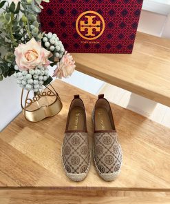 Tory Burch's brand new TMonogram pattern, inspired by the classic pattern of traditional Penstmwzx94