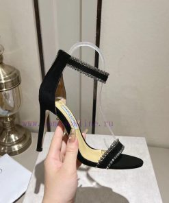 Jimmy Coo is a simple, elegant, and fashionable pair of sandalsOne button high-heeled sandal09j5vjbv