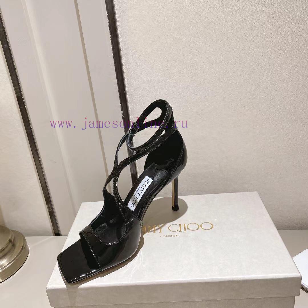 Jimmy Choo's custom-made high-heeled sandals in the Paris window showcase are of the highestdxh37fbx - Image 6
