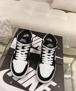 WoolAir Jordan 1 Mid Autumn/Winter Mid Top SneakersAJ's classic shoe style remains unchanged51nxqy27