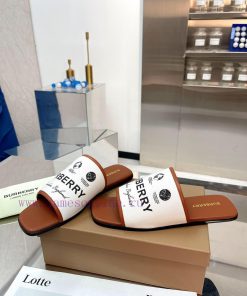 New Product Launch ️ Burberry Flat Slippers Channel Goods Vulcanized One Step Stepping Burbewfo0ho2o
