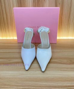 Magda Butrym, as the founder of the brand, has redefined femininity in her unique way. She c8dp8k2ed
