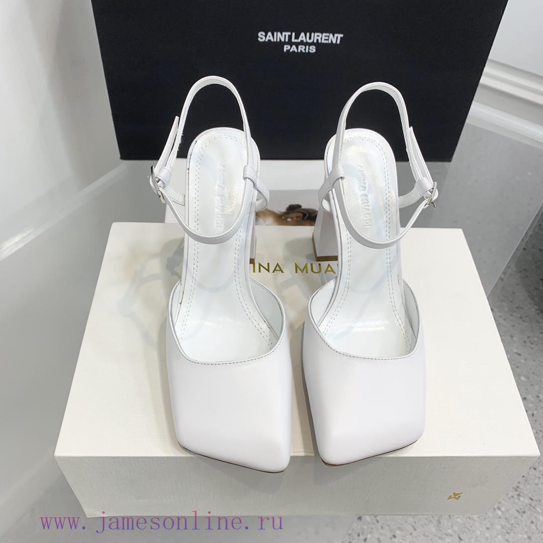 Amina Muaddi2024's new Charlotte series high heels have sharp edges and slanted square headssp1sycnj