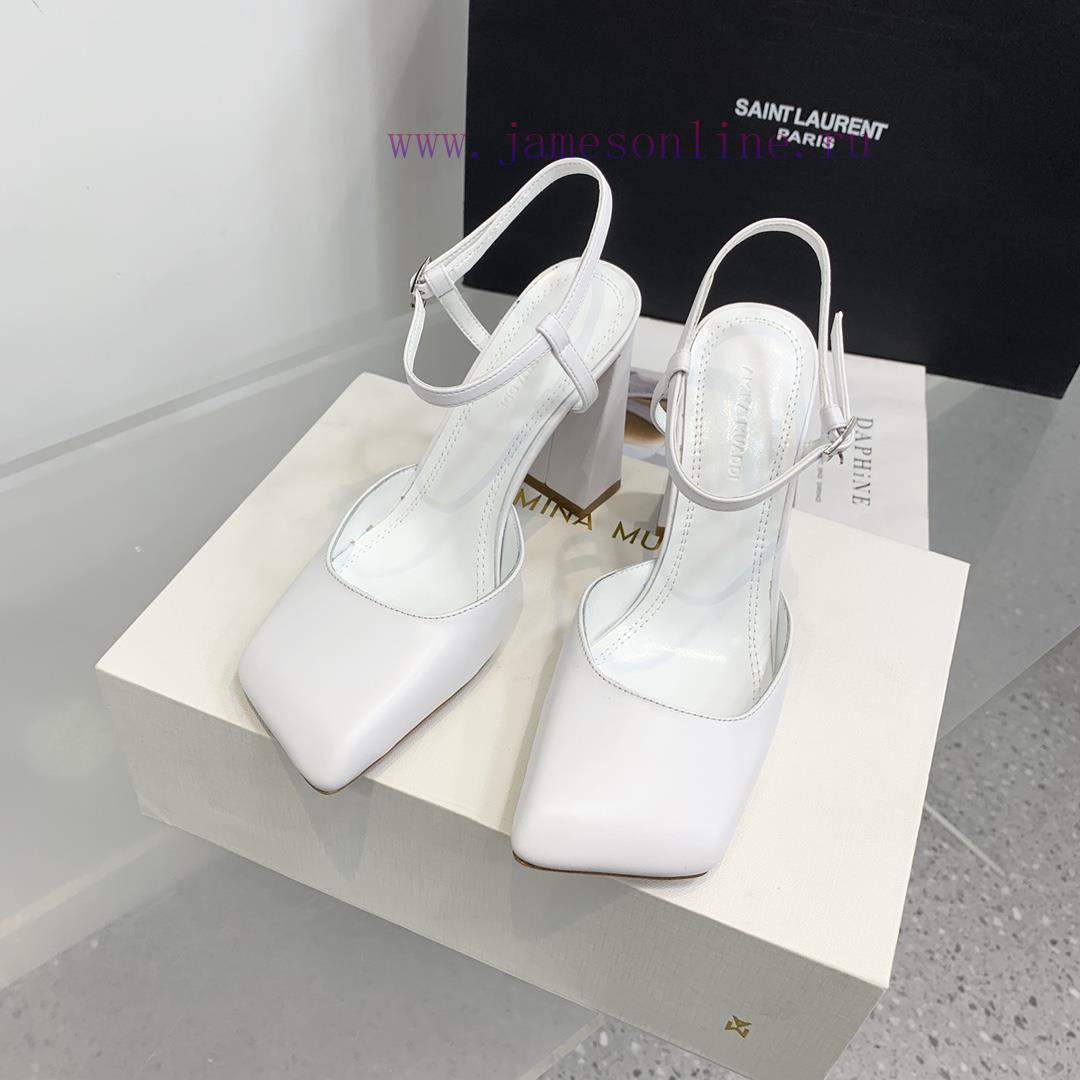 Amina Muaddi2024's new Charlotte series high heels have sharp edges and slanted square headssp1sycnj - Image 4