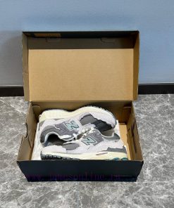Top New Balance NB 2002R "Refined Future" Cloud Rain Grey ️ New Balance's popular shoe modelkapq9rsu