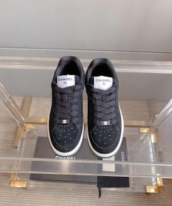 Chanel's new punched solid color casual board shoes are classic and versatileUpper, cow suedkbh0hlo7