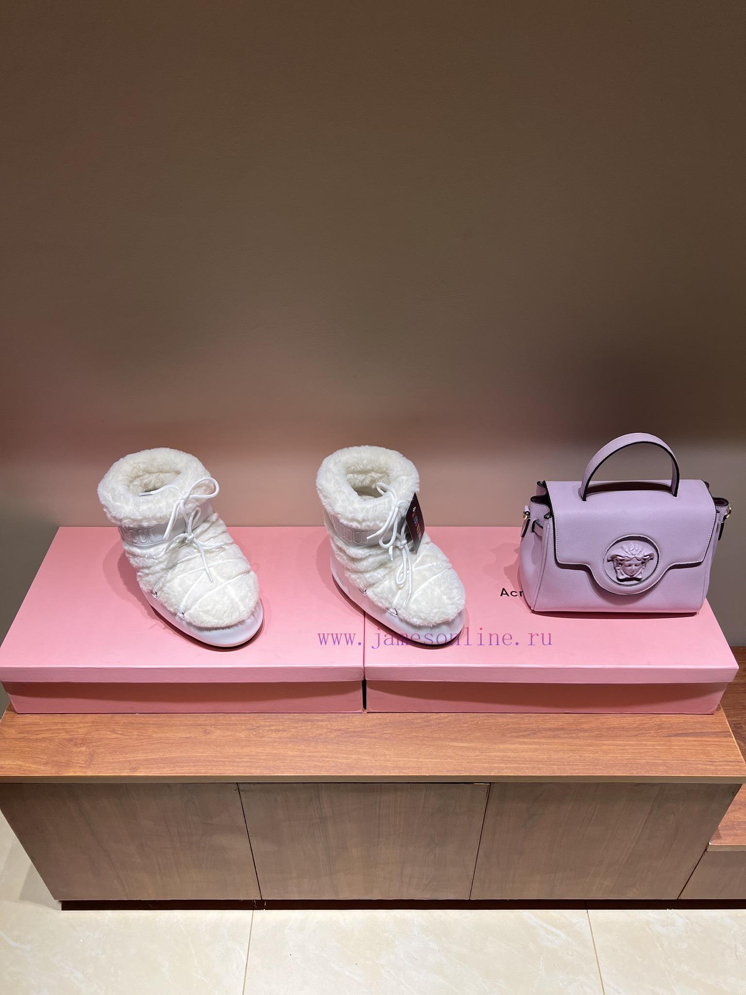 The mostForget about UGG, trendy people are wearing Moon Boot snow bootsIf you find it diffi1n0ge4a4 - Image 3