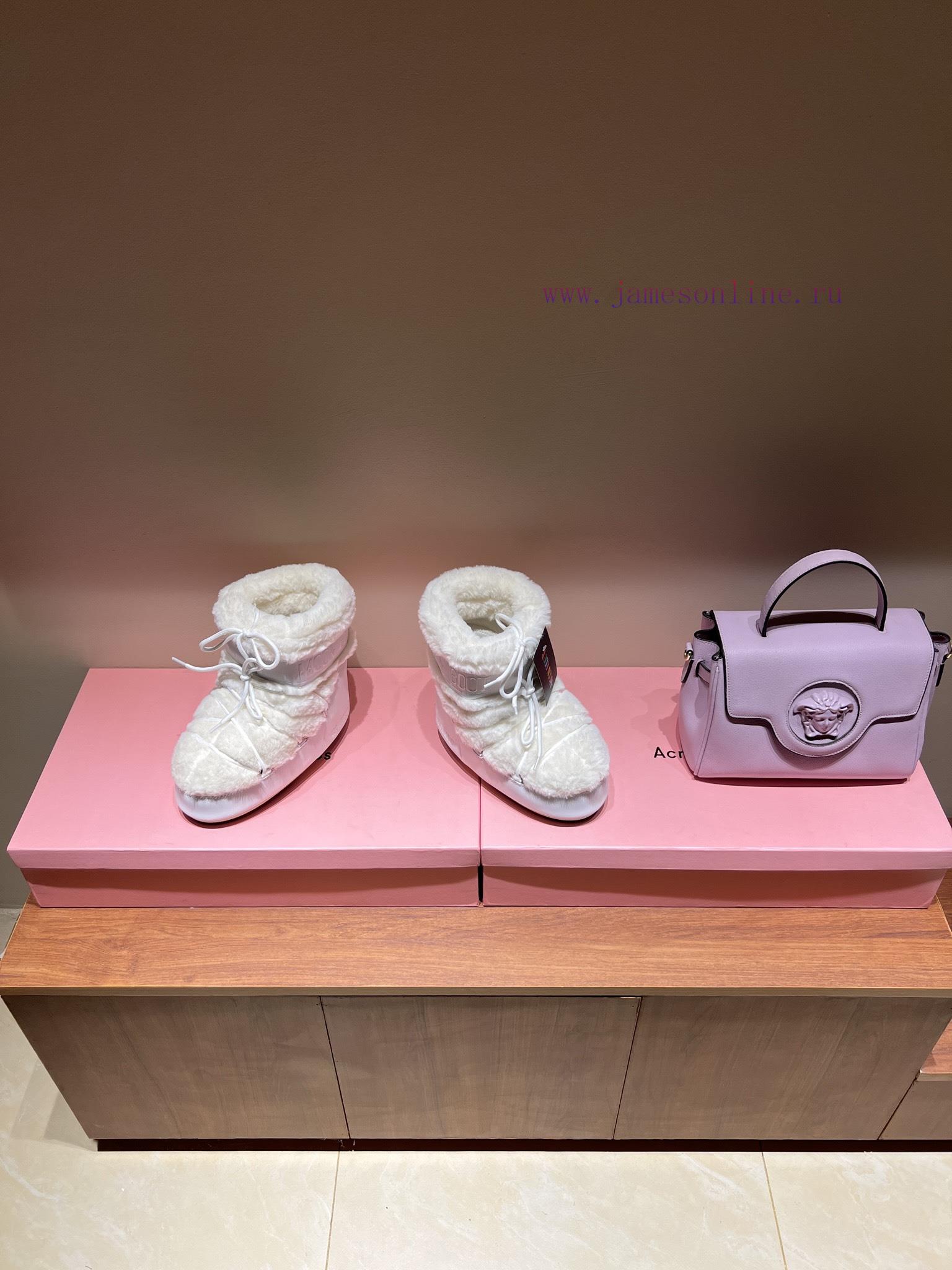 The mostForget about UGG, trendy people are wearing Moon Boot snow bootsIf you find it diffi1n0ge4a4 - Image 4