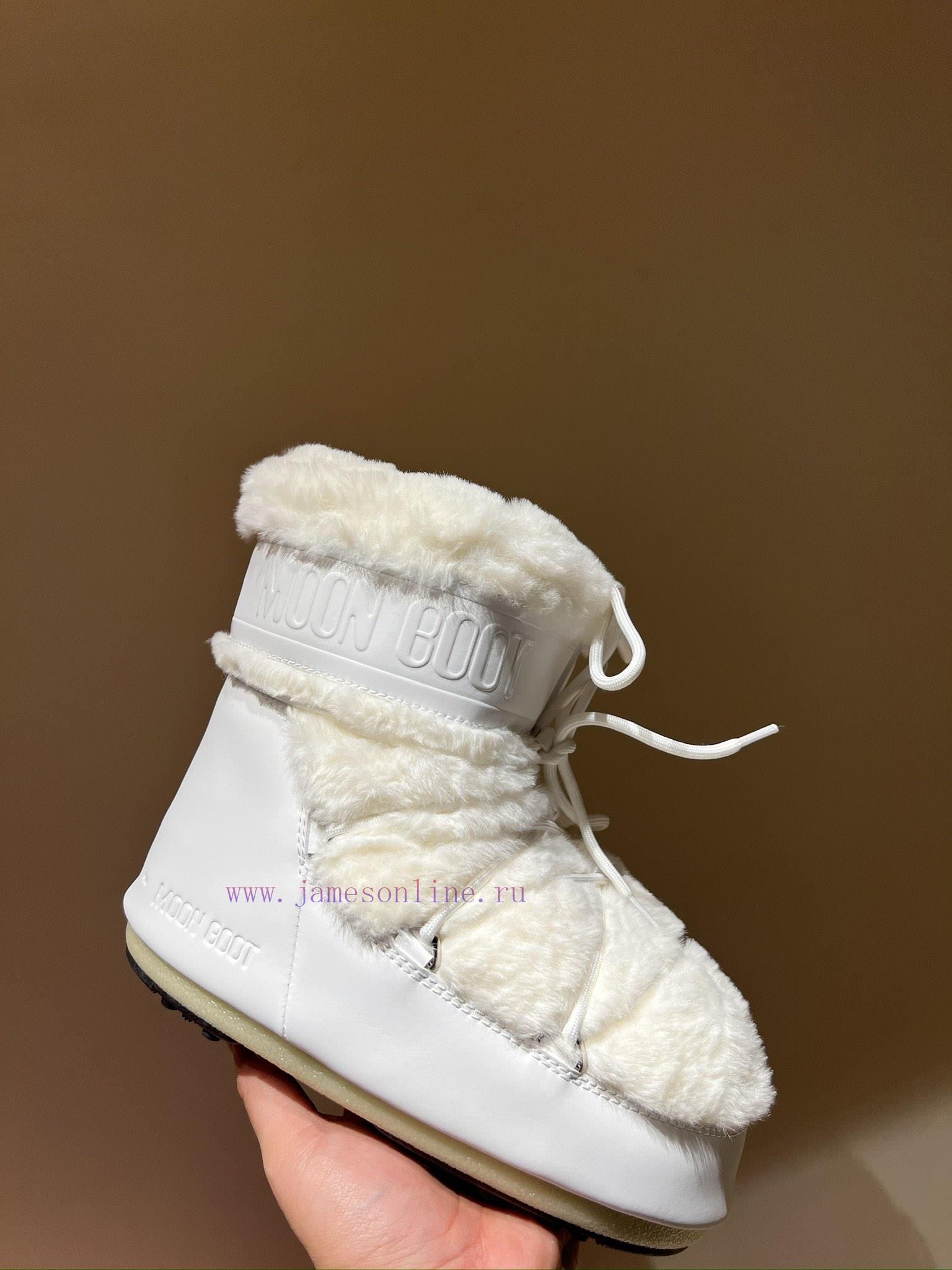 The mostForget about UGG, trendy people are wearing Moon Boot snow bootsIf you find it diffi1n0ge4a4 - Image 10