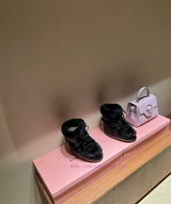 The mostForget about UGG, trendy people are wearing Moon Boot snow bootsIf you find it diffiuza0vu84