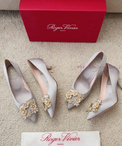 RV Pearl Diamond Buckle Bouquet Strass High Heelsfairy 🧚 Another stunning wedding shoe in th3golo5ne