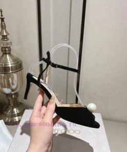 Jimmy Coo is a simple, elegant, and fashionable pair of sandalsOne button high-heeled sandalie2yhlek