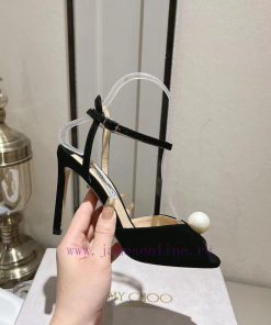 Jimmy Coo is a simple, elegant, and fashionable pair of sandalsOne button high-heeled sandal9fivpqsw