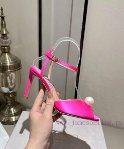 Jimmy Coo is a simple, elegant, and fashionable pair of sandalsOne button high-heeled sandalct299p0x