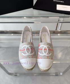 Chanel's new fisherman shoes are made with top-notch craftsmanship, with pure handmade stitcrq4nmxmb