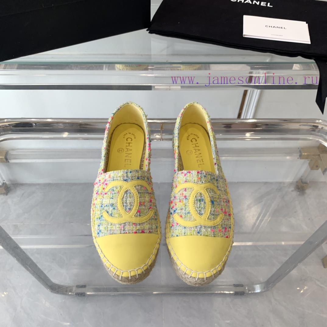 Chanel's new fisherman shoes are made with top-notch craftsmanship, with pure handmade stitcldv8az28