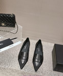 Spot sale𝐂𝐡 * 𝐧𝐞𝐥 23 Top selling productAuthentic gradeColor: Black/White/ApricotImported mi5wm1qoz3