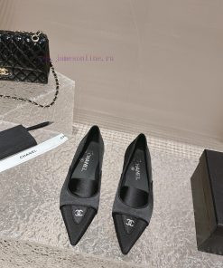 Spot sale𝐂𝐡 * 𝐧𝐞𝐥 23 Top selling productAuthentic gradeColor: Black/White/ApricotImported mims0o5pt1