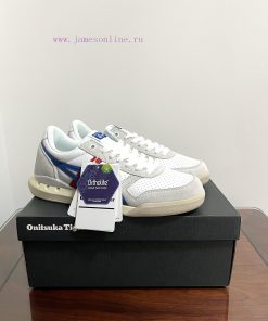 The Onitsuka Tiger UItimate 81 EX low cut blue, red, and white is captured in real life. Thekxkdg1rk