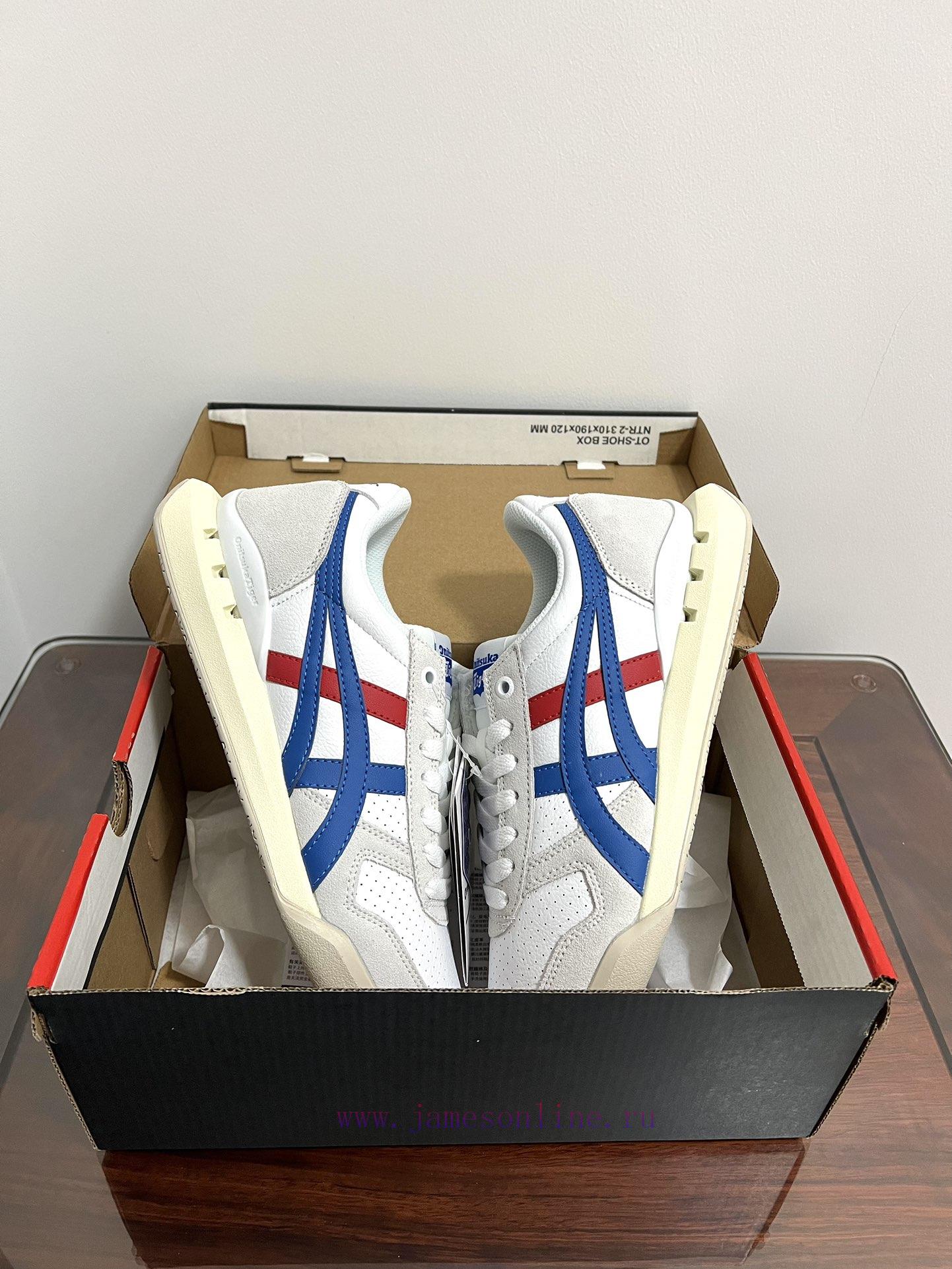 The Onitsuka Tiger UItimate 81 EX low cut blue, red, and white is captured in real life. Thekxkdg1rk - Image 7