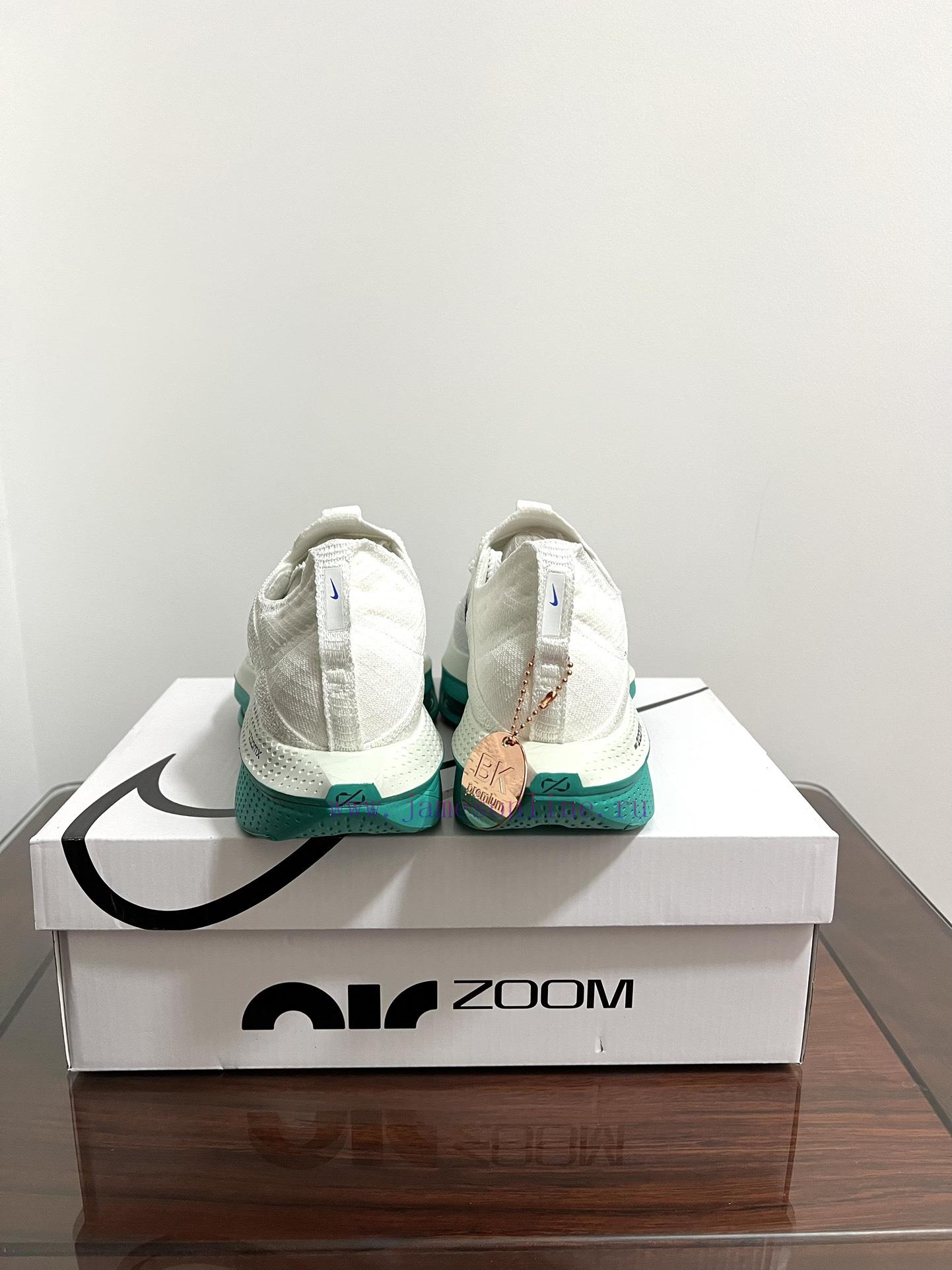Real shot of Nike Air Zoom Alphafly Next% 2 breathable low top running shoes in white and gredha828o - Image 5