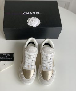 Chanel 24 Early Spring New Panda Board Shoes Full Leather SeriesChanel's new panda sneakers qqz8fxqg