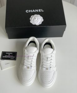 Chanel 24 Early Spring New Panda Board Shoes Full Leather SeriesChanel's new panda sneakers i18gvxyx