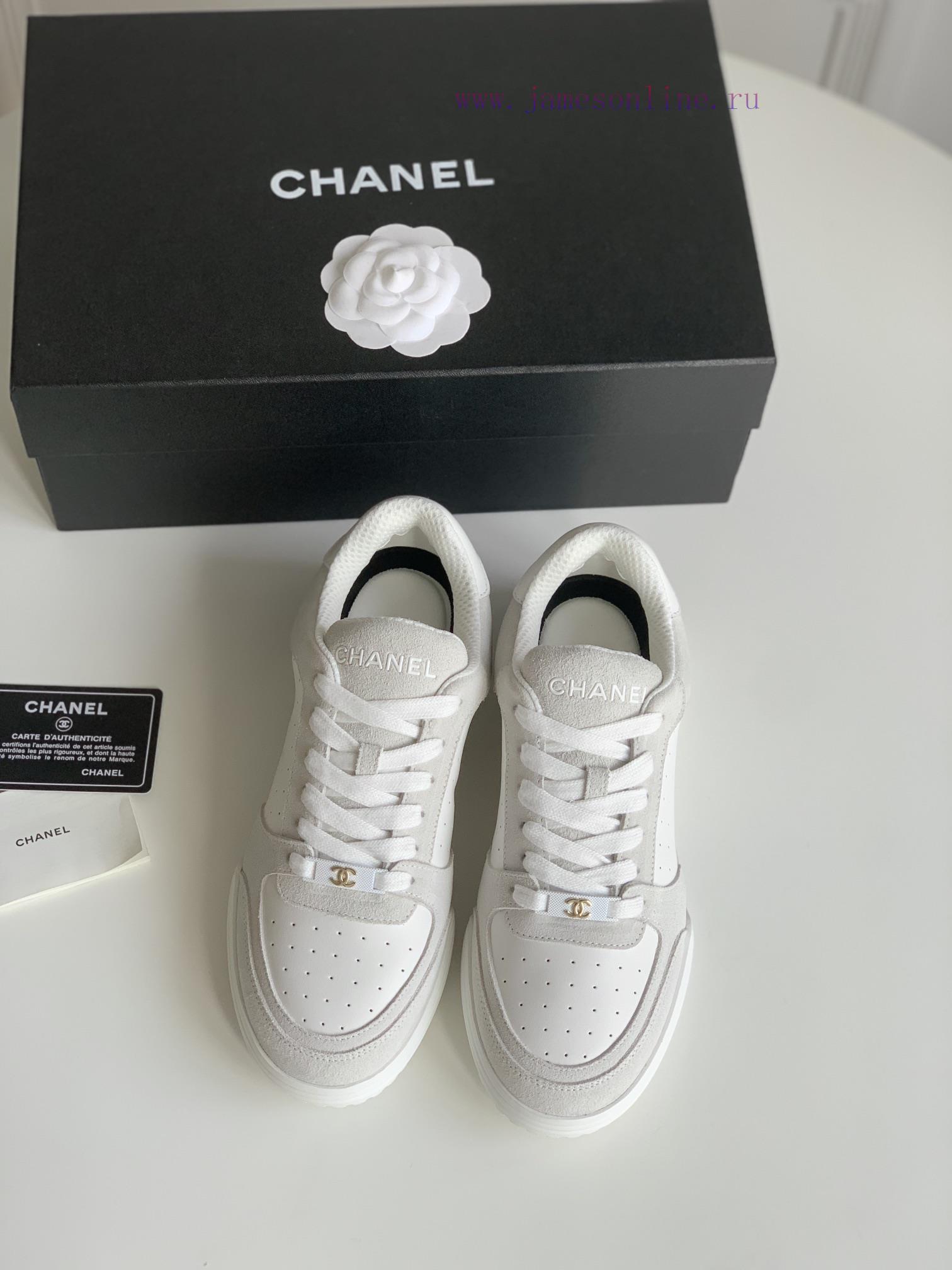 Chanel 24 Early Spring New Panda Board Shoes Full Leather SeriesChanel's new panda sneakers edy3om4a
