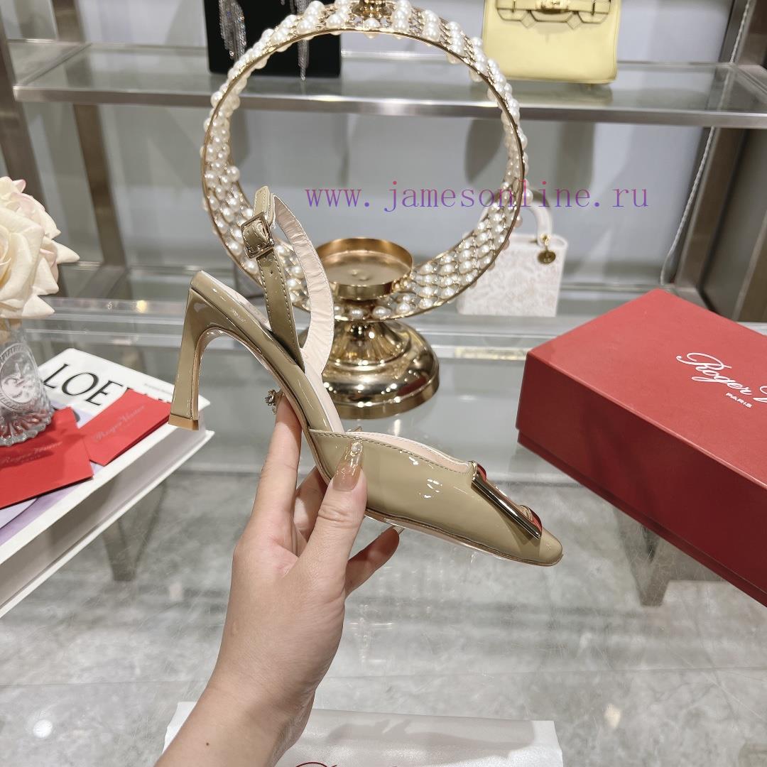 Roger Vivier's new spring 2024 patent leather hollow sandalsShe can only be met but not soug0mo34c99 - Image 4