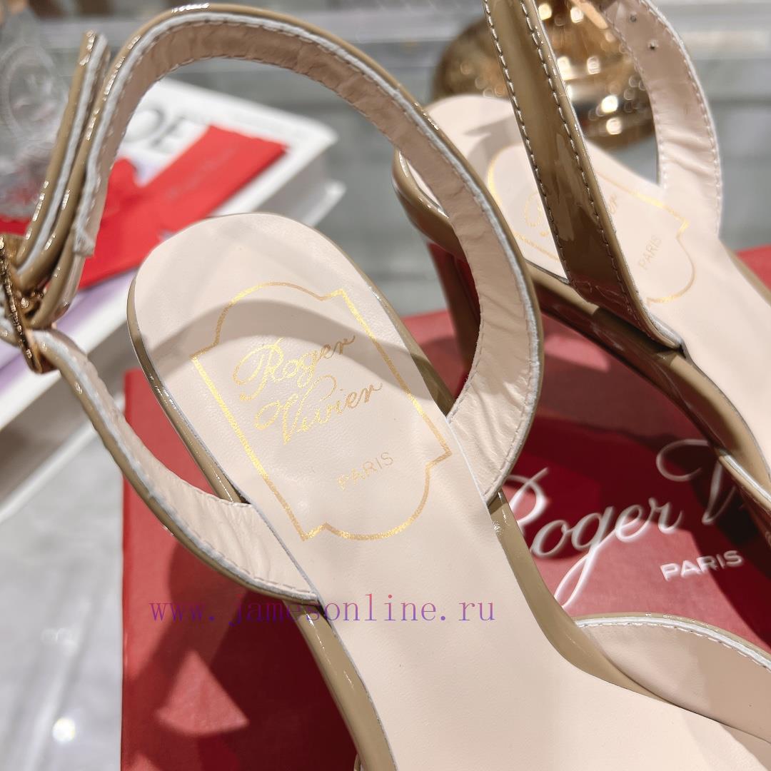 Roger Vivier's new spring 2024 patent leather hollow sandalsShe can only be met but not soug0mo34c99 - Image 9