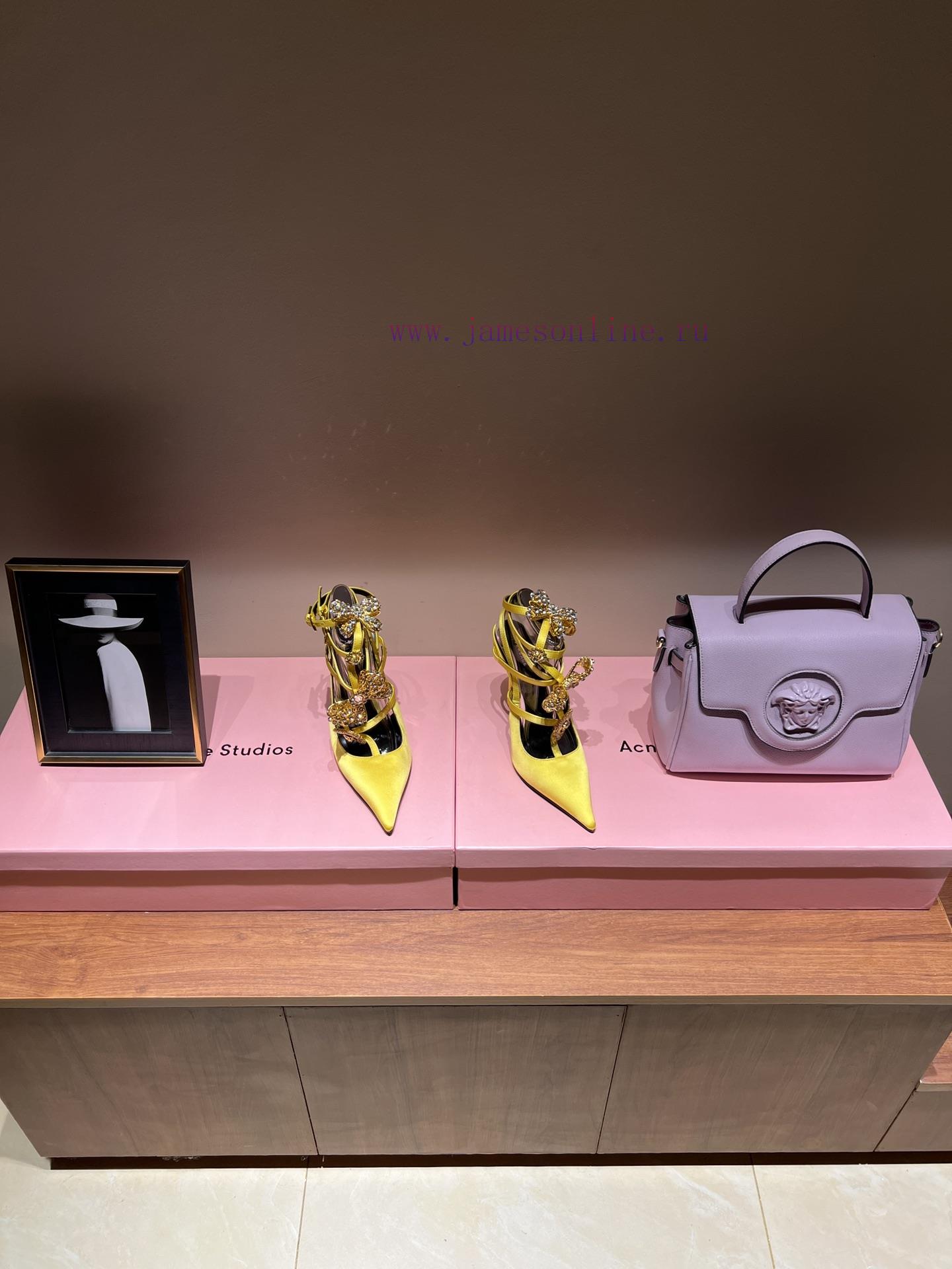 The most2024 Milan Fashion Show synchronized updateVersace: The Perfect Interpretation of Meqz6gsbhe - Image 3