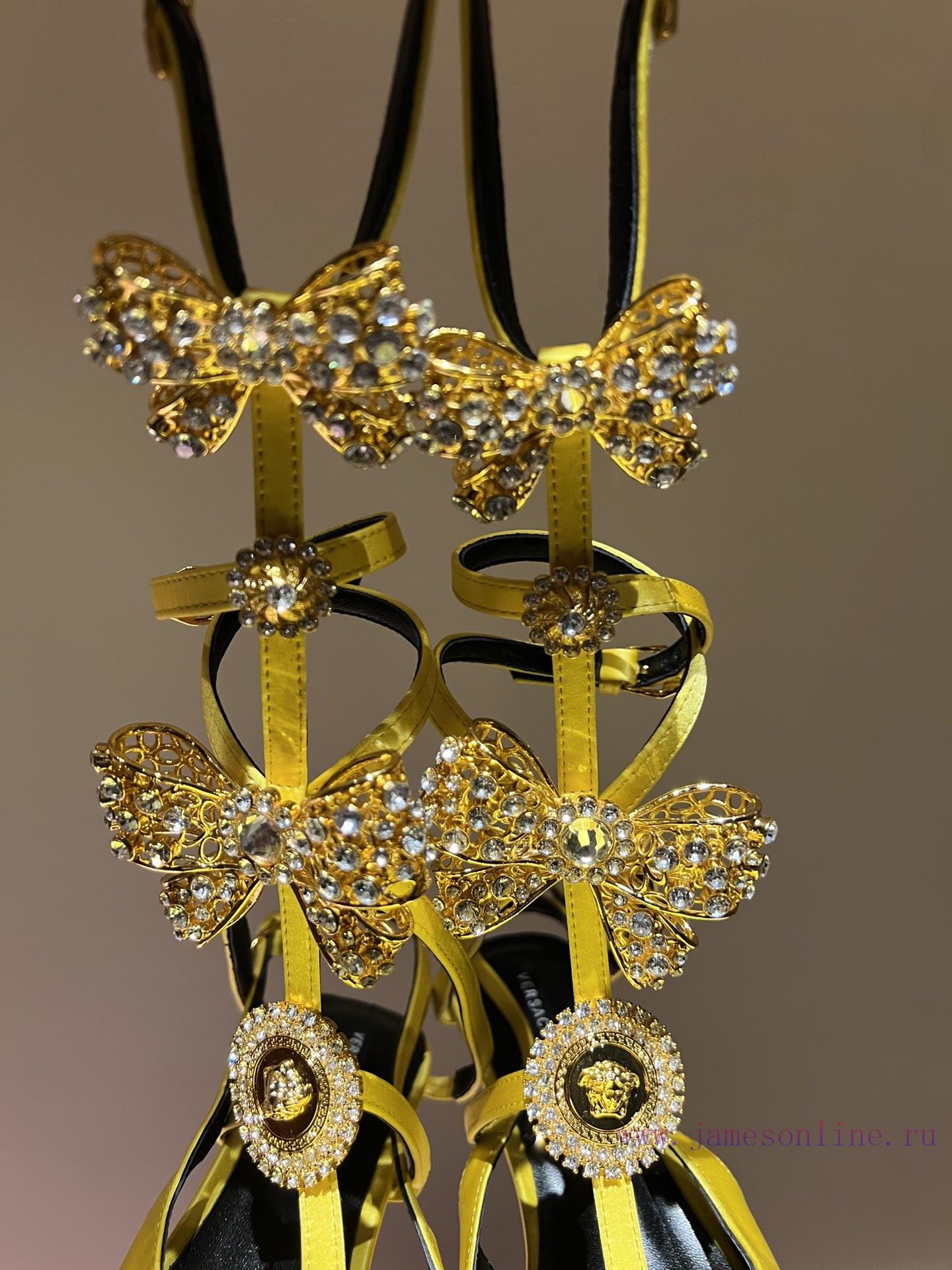 The most2024 Milan Fashion Show synchronized updateVersace: The Perfect Interpretation of Meqz6gsbhe - Image 9